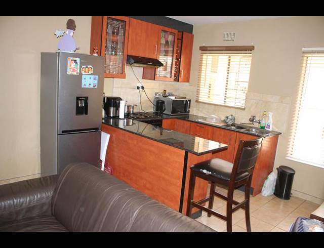 3 BEDROOM APARTMENT FOR SALE IN JABULANI